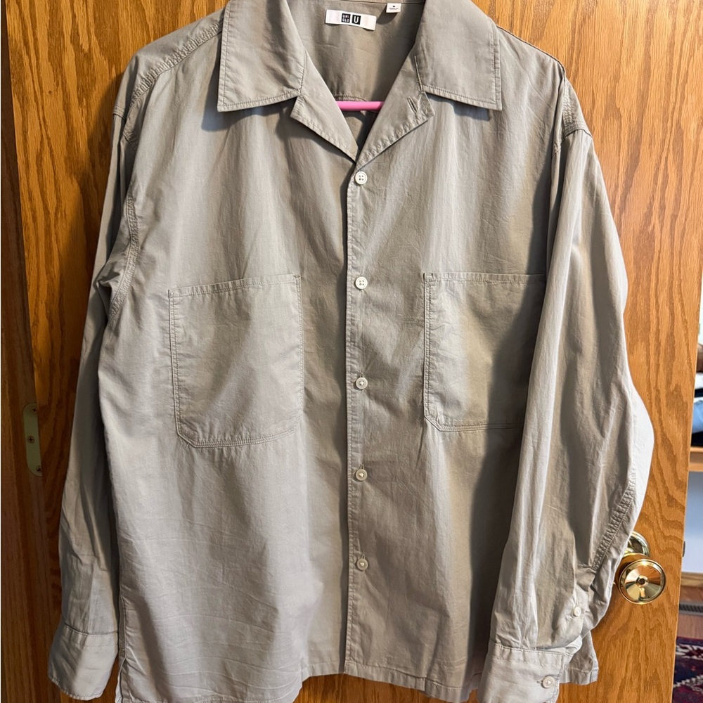 UNIQLO Men's Light Gray Button-Up Shirt